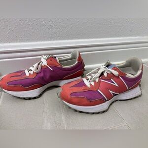 New Balance Women's 327 Sneaker